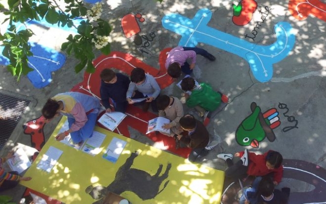 Haciendo manualidades